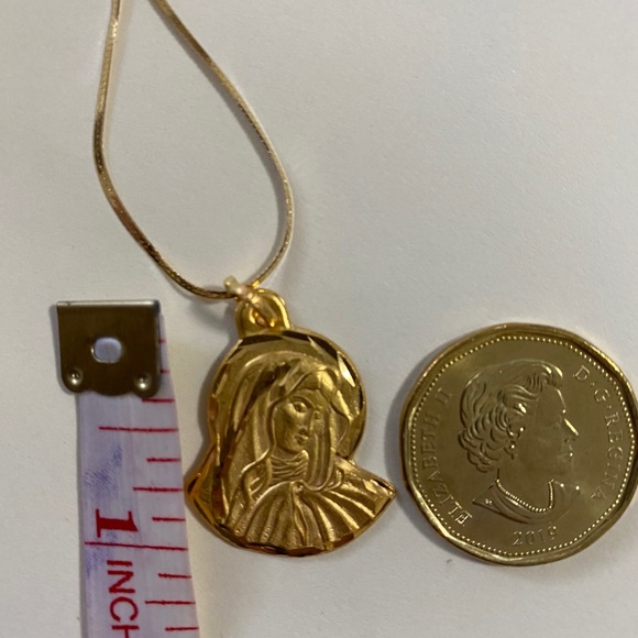 22k Gold "Mama Mary" Pendant. - Picture 5 of 5